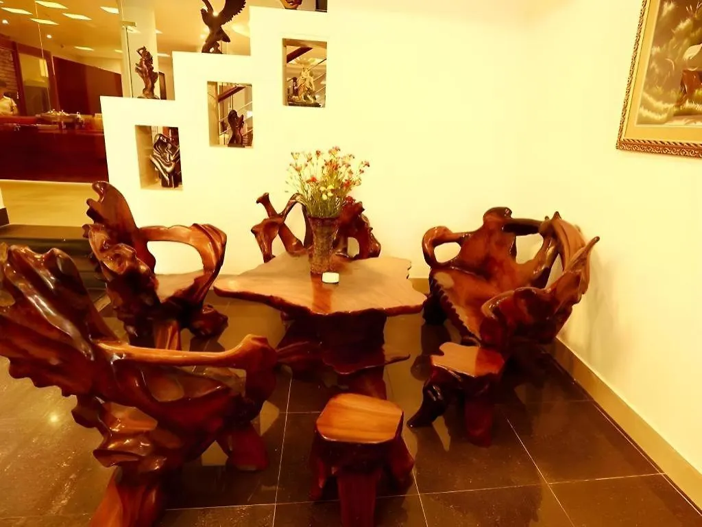 Xuan Hung Hotel Дананг