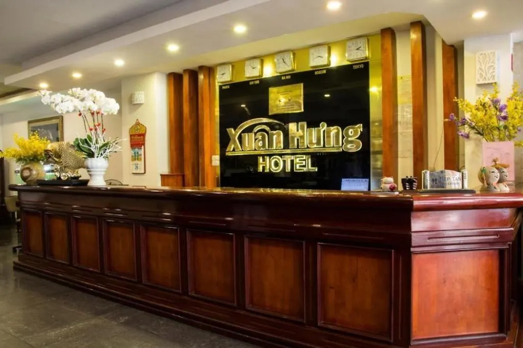 Xuan Hung Hotel Дананг